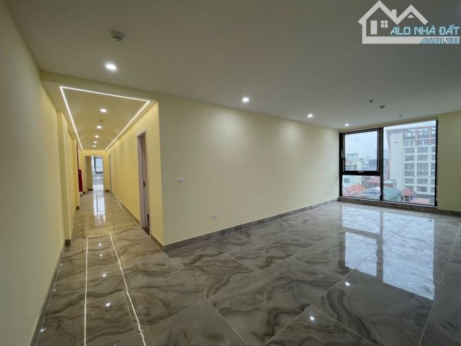 Bán tòa nhà 10 tầng mặt phố lớn – 197m² – thiết kế thông sàn – thang máy xịn