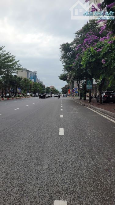 PHÂN LÔ HOÀNG QUỐC VIỆT - CẦU GIẤY - NGÕ TO HƠN PHỐ - VỈA HÈ ĐÁ BÓNG - KINH DOANH - 55m VP - 10