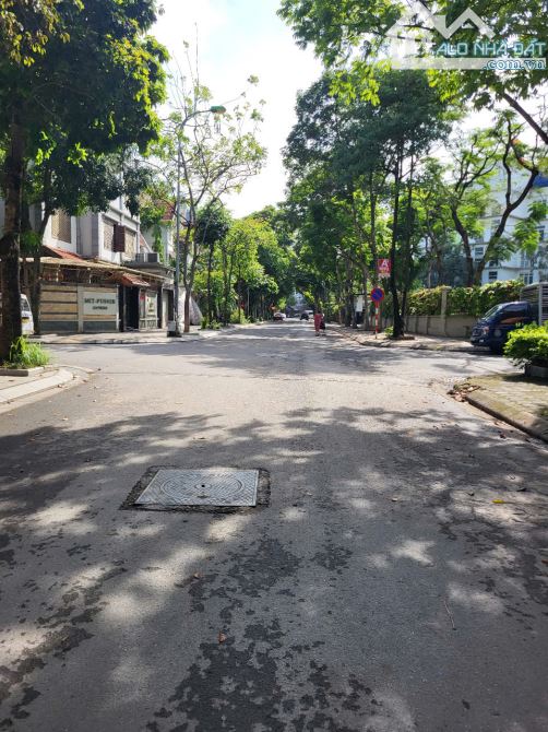 Biệt thự KĐT Yên Hòa – Trần Kim Xuyến, lô góc 2 mặt đường chính, 200m, đẹp nhất khu - 1