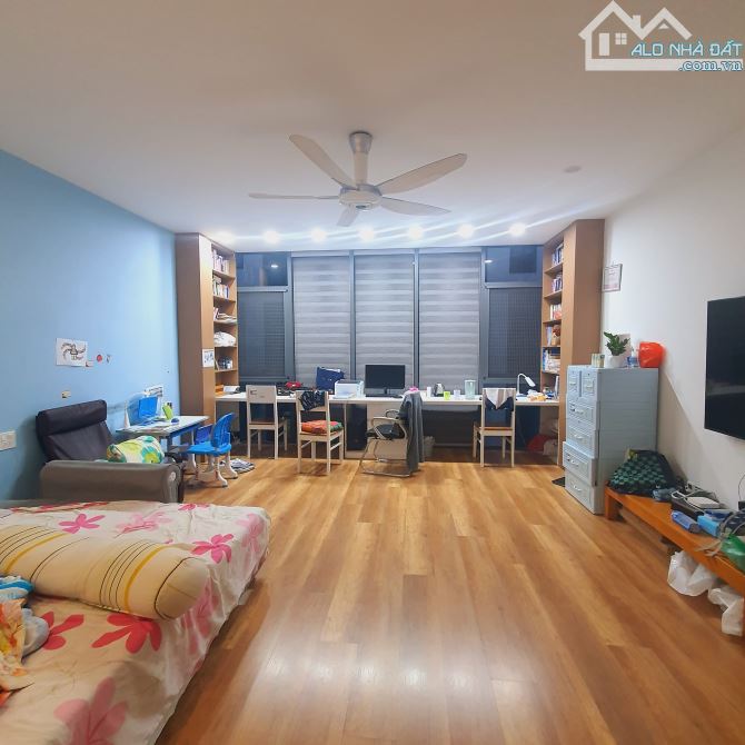 Bán Biệt Thự 40 Xuân La- Phân Lô Thang máy Ô tô Tránh, KD 90m2 MT 5m chỉ 33 Tỷ - 1