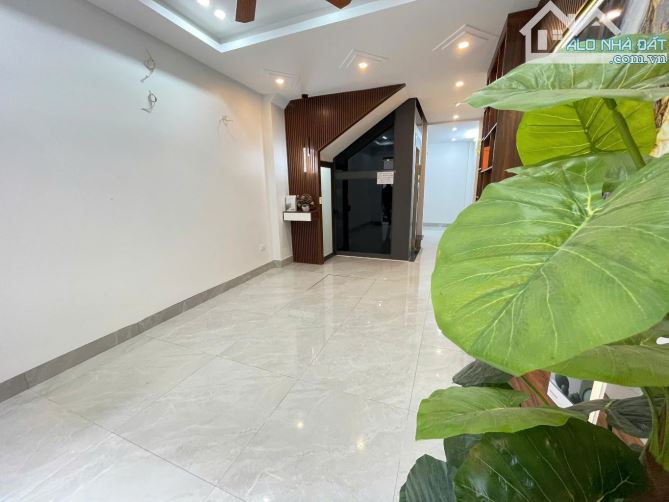 Bán nhà Mễ Trì Hạ, nhà dân xây 34 m2, 5 tầng, 3 ngủ khép kín, giá hơn 7 tỷ - 2