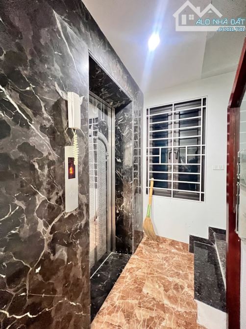 Duy nhất trong tầm tiền. Phân lô Trung Kính , 50m, 7 tầng, MT 4.1m, thang máy.  giá 22 tỷ - 2