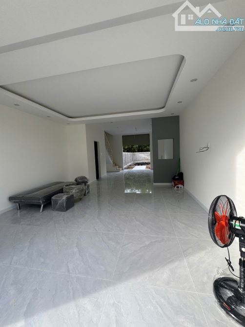 Cần bán NHÀ 1 TRỆT 1 LẦU MỚI TINH NGAY TRƯỚC CỔNG KCN ĐẤT ĐỎ - 2