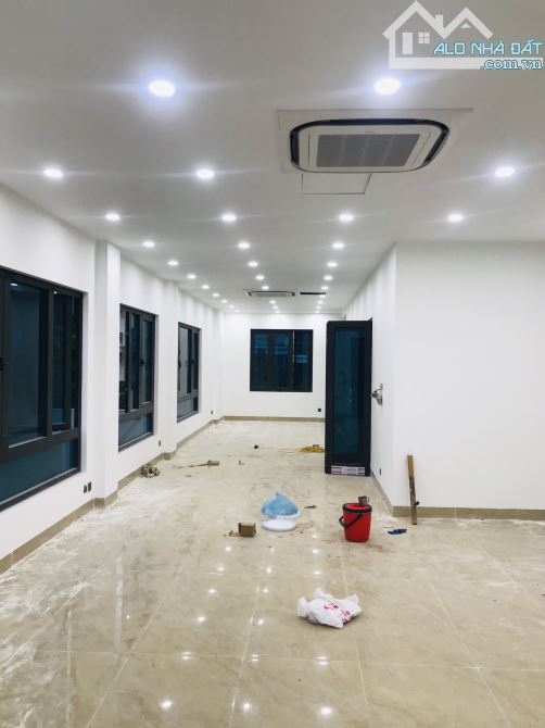 Cho thuê văn phòng Mỗ Lao- Vũ Trọng Khánh, diện tích 85 m2/tầng - 3
