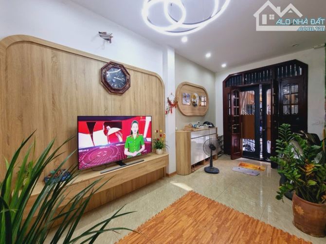 PHÂN LÔ HOÀNG QUỐC VIỆT - CẦU GIẤY - NGÕ TO HƠN PHỐ - VỈA HÈ ĐÁ BÓNG - KINH DOANH - 55m VP - 3