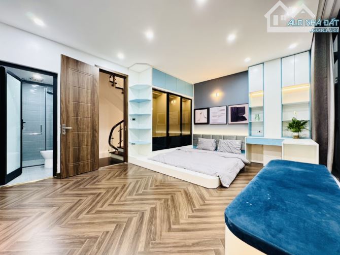 Ô TO VÀO NHÀ, HOÀNG VĂN THÁI, THANH XUÂN