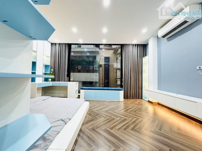 Ô TO VÀO NHÀ, HOÀNG VĂN THÁI, THANH XUÂN