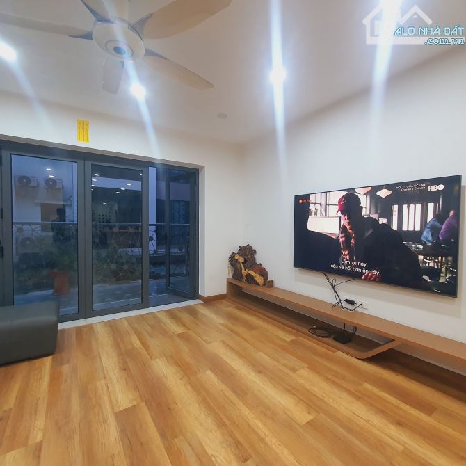 Bán Biệt Thự 40 Xuân La- Phân Lô Thang máy Ô tô Tránh, KD 90m2 MT 5m chỉ 33 Tỷ - 6