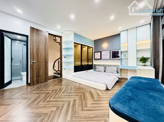 Ô TO VÀO NHÀ, HOÀNG VĂN THÁI, THANH XUÂN