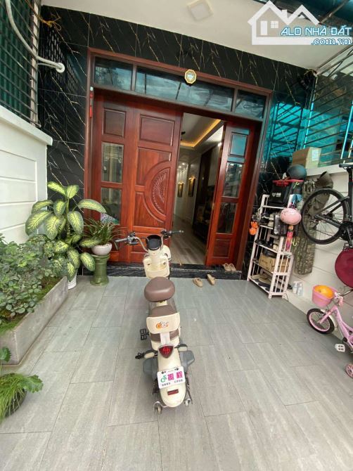 BÁN NHÀ 4 TẦNG  NGÕ ĐƯỜNG TỨC MẠC - P LỘC VƯỢNG - TP NAM ĐỊNH: CÓ SÂN TRƯỚC VÀ SAU