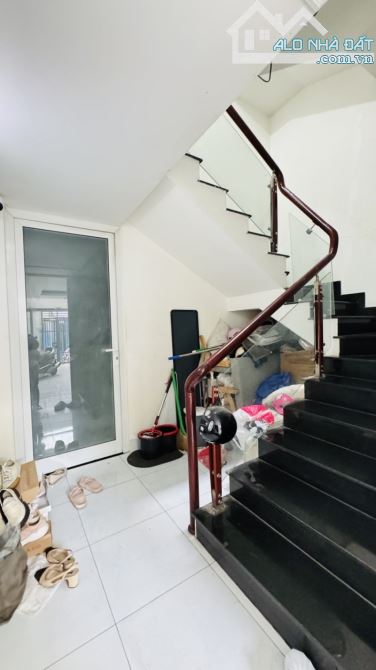 Gấp bán nhà Sài Gòn, Nam Kỳ Khởi Nghĩa, giá 13.8 tỷ, 5 tầng, dt 70m2.