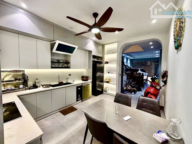 Cần Bán Gấp Nhà Ngọc Thuỵ 50m2-hơn 11 tỷ-GARA Ô TÔ-Ô TÔ TRÁNH-DÂN XÂY-FULL NỘI THẤT