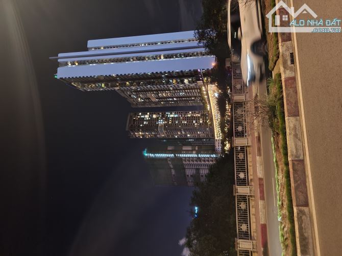 [Q.7] 200m2 ngang gần 5m cách 1 căn ra đường HTP cách Crescent Mall Phú Mỹ Hưng 300m C
