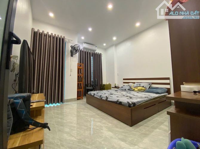 NHÀ 3 TẦNG NGÕ PHỐ HOÀNG LỘC THÔNG SANG KĐT TRÁI BẦU