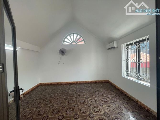 Bán nhà ngõ 699 Vũ Tông Phan- Lô Góc- Ngõ ô tô- Gần hồ điều hoà- Sổ nở hậu - 65m2