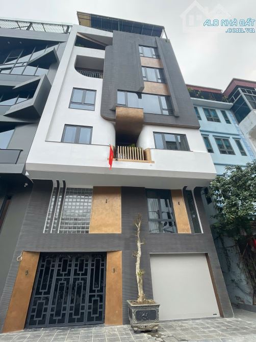 Cho thuê nhà phân lô ngõ ô tô tại Mạc Thái Tổ. DT : 65 M * 6 Tầng . MT : 5 M. Chia phòng.