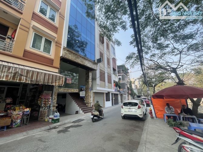 PHÂN LÔ HOÀNG QUỐC VIỆT - 3 Ô TÔ TRÁNH - VỈA HÈ KINH DOANH - VIEW HỒ - 8 TẦNG THANG MÁY -