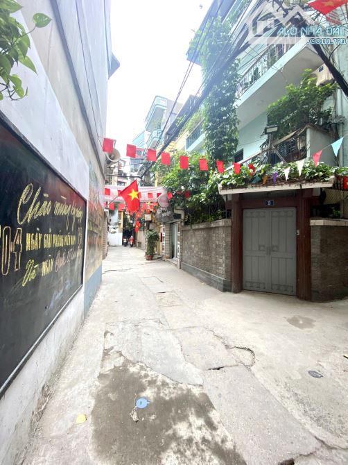 BÁN NHÀ LÁNG HẠ. Rất gần mặt phố, ngõ ô tô qua. 51m2, mt 4.8m. 15,5 tỷ