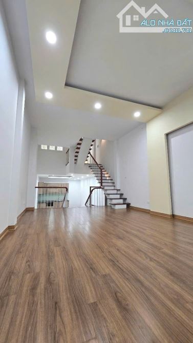 Cho thuê nhà liền kề hoàng quốc việt 55m x 4.5T GIÁ 25TR