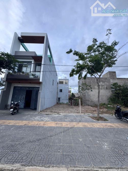 Bán lô đất mặt tiền đường Hoàng Hoa Thám, P. Long Tâm, TP Bà Rịa