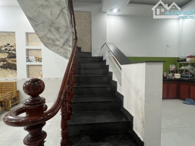 Bán nhà 100m2 1 Trệt 1 Lầu Dĩ An,đường nhựa 2 xe hơi,gần ĐHQG TPHCM