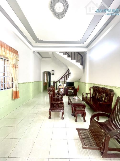 Cho thuê nhà hẻm 38 huỳnh phan hộ bình thuỷ, 1 lầu, trang bị đầy đủ nội thất, hẻm ô tô