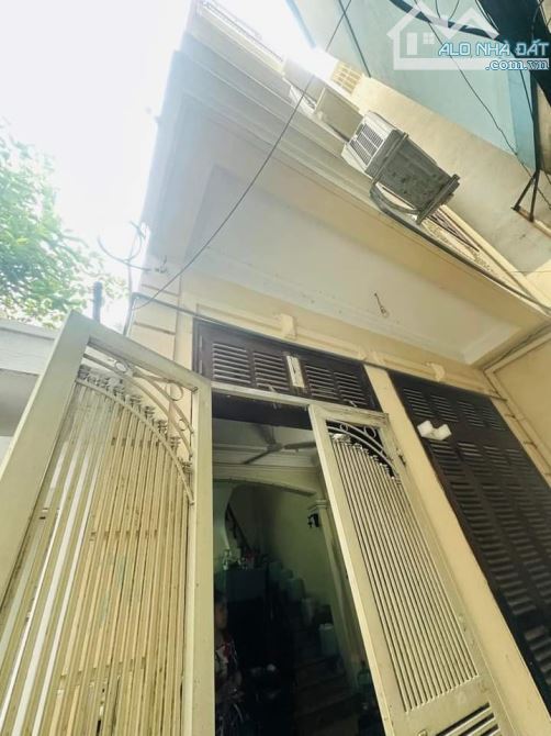 CHÍNH CHỦ BÁN NHÀ THÁI THỊNH 50M2 - 4 TẦNG SÂN CỔNG RIÊNG