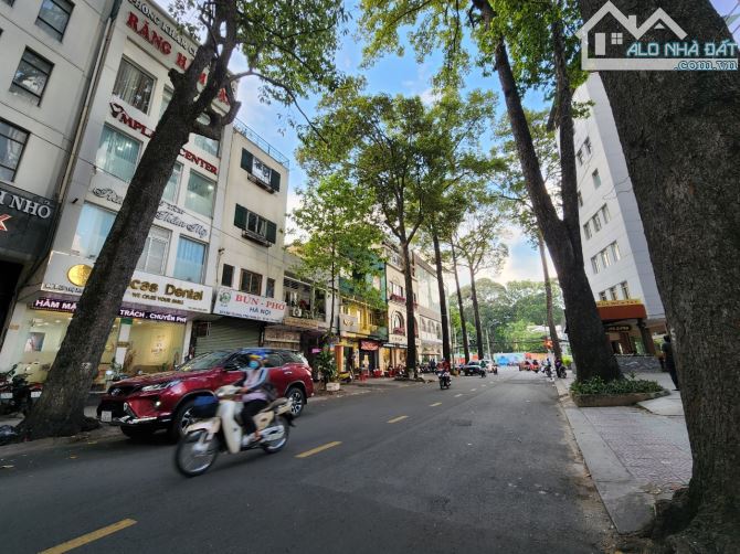 2 MẶT TIỀN CMT8 VS BÙI THỊ XUÂN, P BẾN THÀNH,Q1- DT: 8X17- 3 TẦNG- BÁN: 99 TỶ