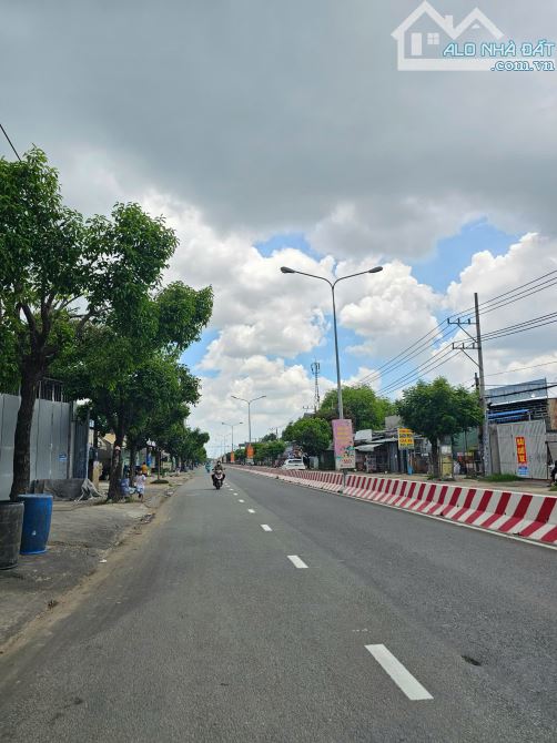 10Tỷ3__295m2__Thu 30 tr/th__Dãy trọ 1kiot + 13phòng__MT đường ĐT743B, gần Ngã Ba Đông Tân