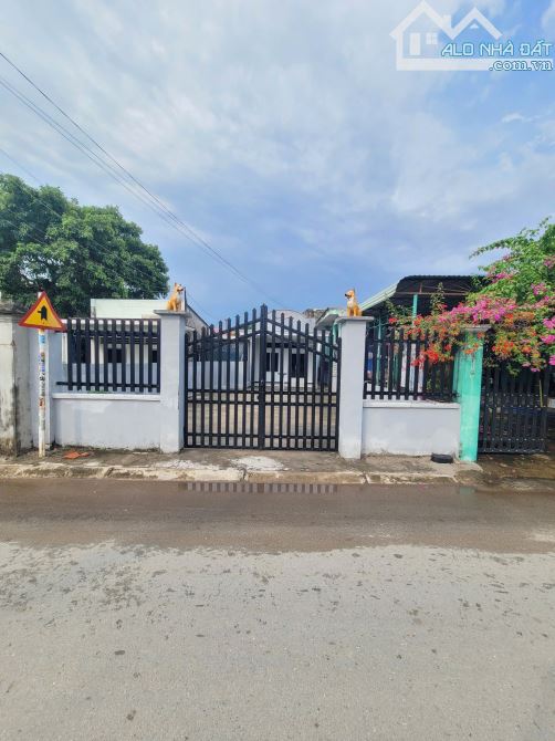 4,5Tỷ TL🔥Bán đất 195,7m2 tặng nhà cấp 4_Mặt Tiền đường Hoàng Cầm, p.Bình Thắng, Tp.Dĩ An