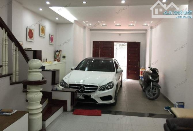 BÁN NHÀ TRẦN QUỐC HOÀN 60m2.GARA Ô TÔ + 2 Ô TÔ TRÁNH TRƯỚC NHÀ - KINH DOANH VĂN PHÒNG