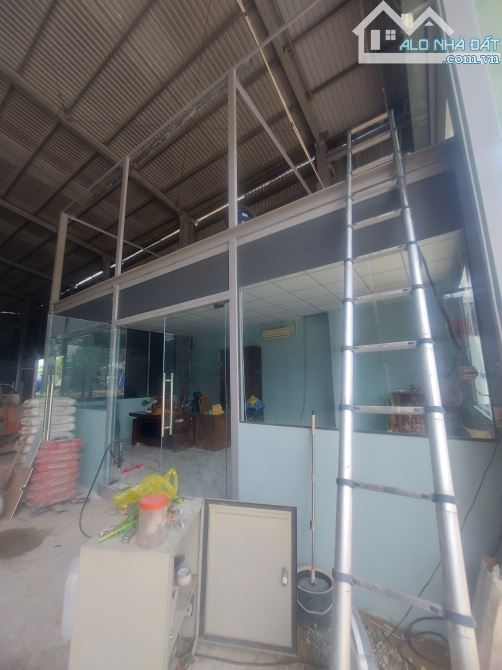 Cần cho thuê kho 800m2, ngay vòng xoay phú hữu quận 9, giá 120tr/ tháng