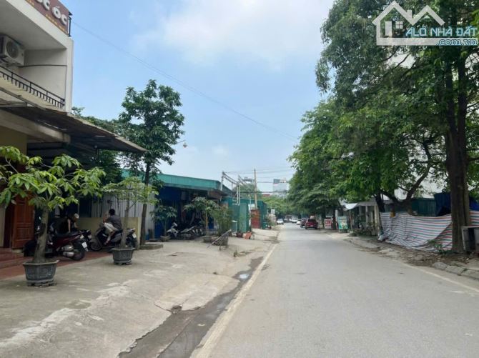 Bán nhanh đất phân lô kinh doanh cực đẹp gần QL32