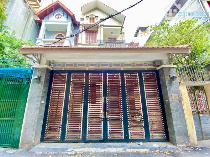 Vỡ Bank bán gấp Phân Lô Nguyễn Khánh Toàn, ô tô tránh, 121m,28 Tỷ
