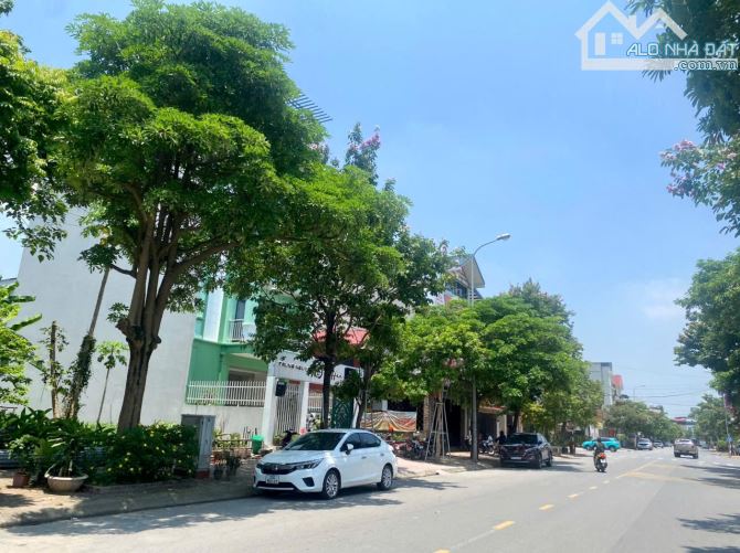 Hiếm, Mặt phố mới khu Tái định cư Trâu Quỳ. Vỉa hè đường 25m kinh doanh, 50m2 - MT 5M