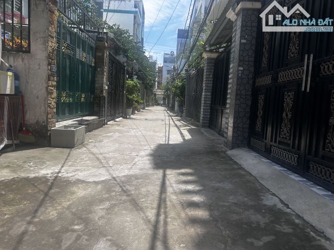 NHÀ ĐẸP - Ô TÔ VÔ TẬN TRONG NHÀ- TT Q7