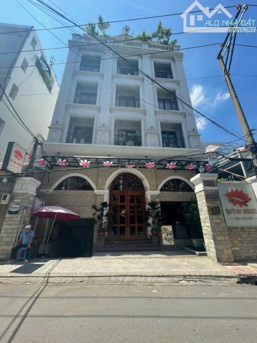 Bán tòa nhà CHDV cao cấp đường Sư Vạn Hạnh. DT: 10*21M. KC: Hầm - 7 tầng. Giá chỉ: 65 tỷ