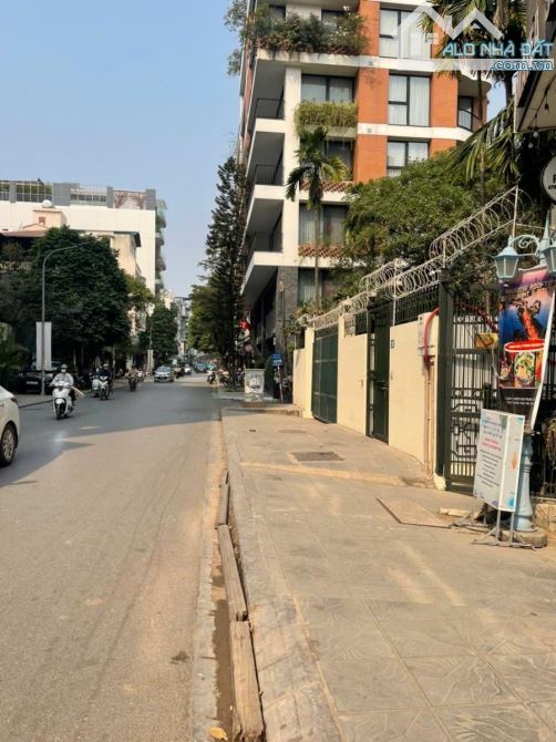 GIẢM CHÀO BÁN GẤP TÒA CĂN HỘ APARTMENT 10 TẦNG TÔ NGỌC VÂN - TÂY HỒ, KD 450TR/THÁNG