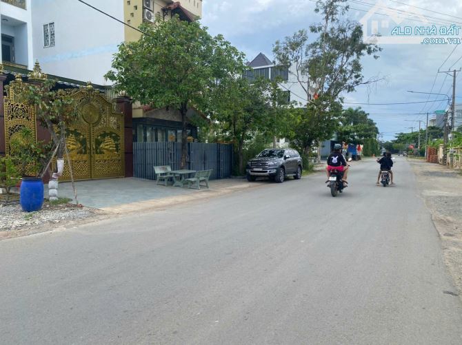 Giá 8,5 tỷ. Bán lô đất biệt thự 528m2 mặt tiền Huỳnh Mẫn Đạt- P. Hoá An. Biên Hoà. 16x36m.