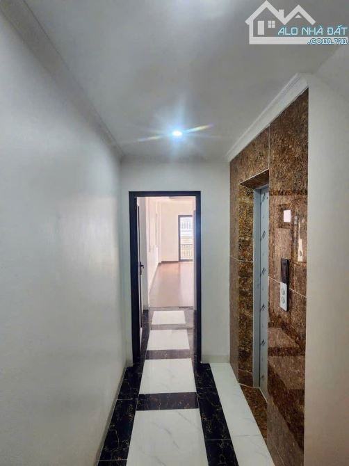 Nhượng lại  6 TẦNG, Ô TÔ ĐỖ CỬA THANG MÁY, MỚI TINH, 5T GẦN PHỐ PHÚ DIỄN GIÁ CHỈ 8.9 TỶ