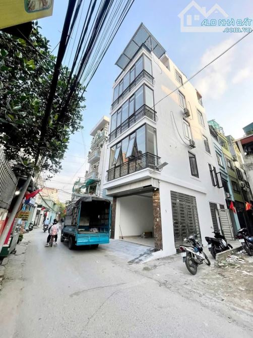 Bán nhà 5 tầng lô góc mới tinh, ô tô tránh P Cự Khối - Long Biên - Hà nội 11.2 tỷ