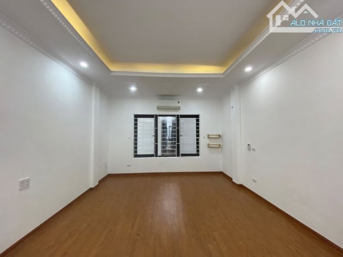 BÁN NHÀ HOÀNG HOA THÁM – NGÕ RỘNG – 30M² – 6 TẦNG – MẶT TIỀN 4M – 7.5 TỶ