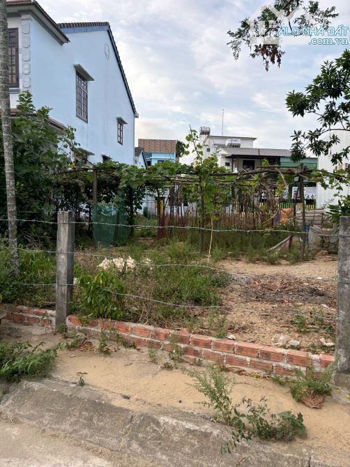 Bán 850 m2 đất tại Nguyễn Tất Thành, Hội An, Quảng Nam chỉ  13,5 tỷ,