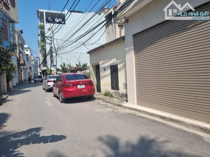 Bán đất Tư Đình cực hiếm, Ô Tô, Diện tích 75 m2, mặt tiền 5m, giá chỉ 9.7 tỷ.
