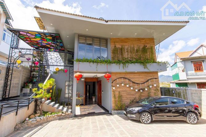 Hạ giá bán nhà kiến trúc độc đáo view thoáng Xô Viết Nghệ Tĩnh P7 Đà Lạt 1053m2 18.5 tỷ