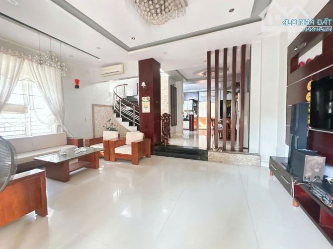 Chỉ 15,x TỶ: BÁN BIỆT THỰ 2 MẶT TIỀN ĐÀ NẴNG - Ngay NGÃ TƯ gần NGÔ QUYỀN: 8 x 20m - 3 TẦNG