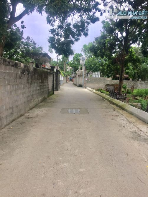 - Bán đất xã Thanh Bình 240 m2, Mt 8m, Ngay đường Quốc Lộ 6A, Oto vào tận đất ,Giá hợp lý