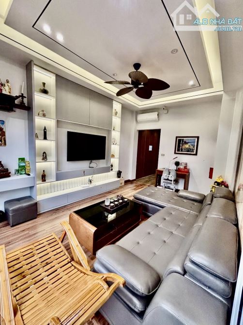 Cần Bán Gấp Nhà Ngọc Thuỵ 50m2-hơn 11 tỷ-GARA Ô TÔ-Ô TÔ TRÁNH-DÂN XÂY-FULL NỘI THẤT - 1