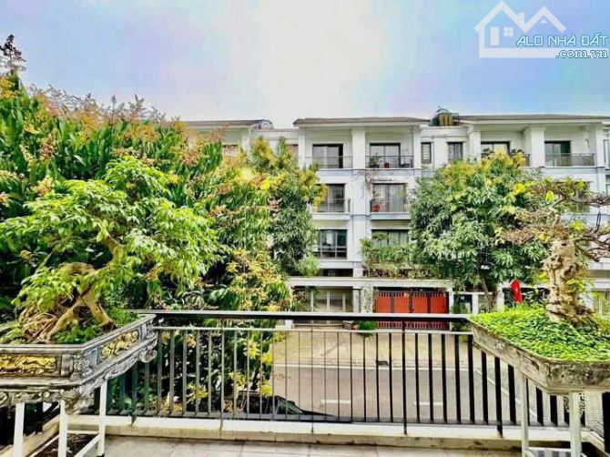 Biệt Thự Đẹp 671 Hoàng Hoa Thám, Lô Góc, 129m2, MT 7m, Toàn Cây Xanh, Nội Thất Gỗ Tiền tỷ - 1