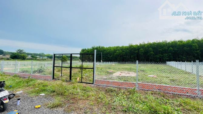 BÁN LÔ ĐẤT VƯỜN - ĐÃ VÂY RÀO KIÊN CỐ , NGANG 17M SÂU 54M VUÔNG ĐẸP - HUYỆN LONG ĐẤT - 1